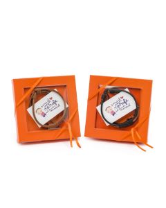 Bracelet in an orange box  El Mejor profe card  asst.2