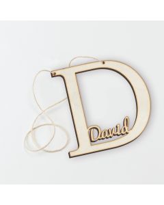 Colgante de madera letra D con nombre 12cm altura aprox,