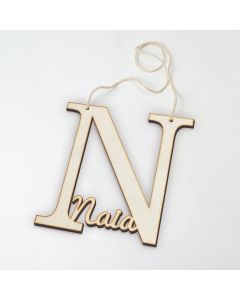Colgante de madera letra N con nombre 12 cm altura aprox,