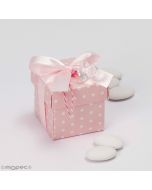 Boîte rose à pois avec tétine et noeud, 5 dragées chocolat